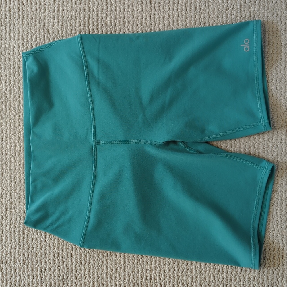 Alo Yoga biker shorts
